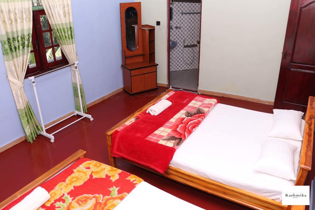 Rashmika Home Stay Nallathanniya Esterno foto
